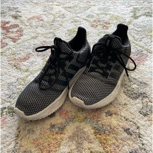 Black/white Adidas Cloudfoam